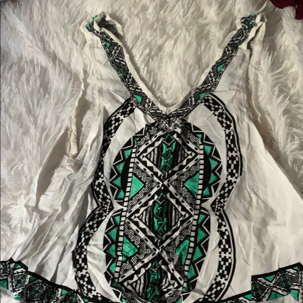 Geometric flowing tank top